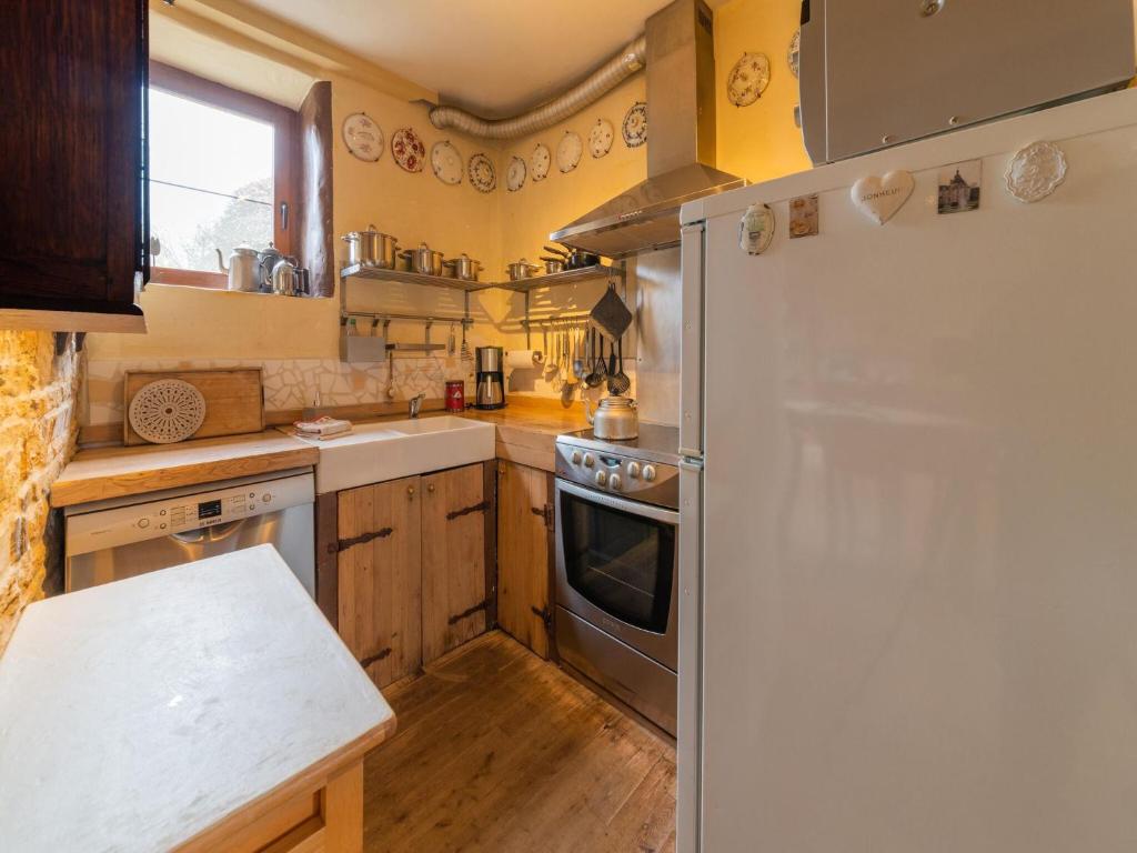 Beautiful holiday home in Tinlot with garden photo 2