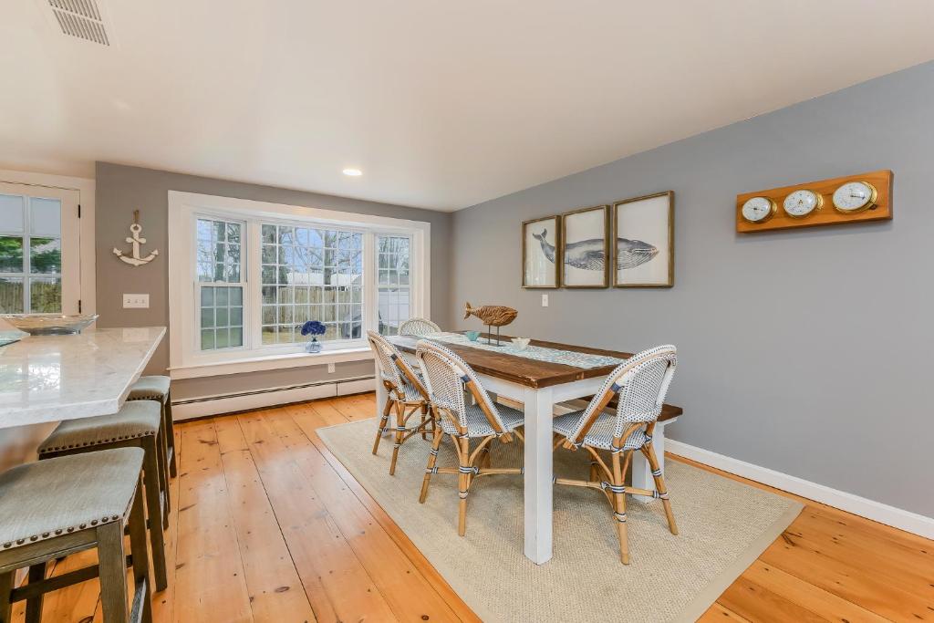 75 Pinewood Road Hyannis Cape Cod - - Tide the Knot photo 2
