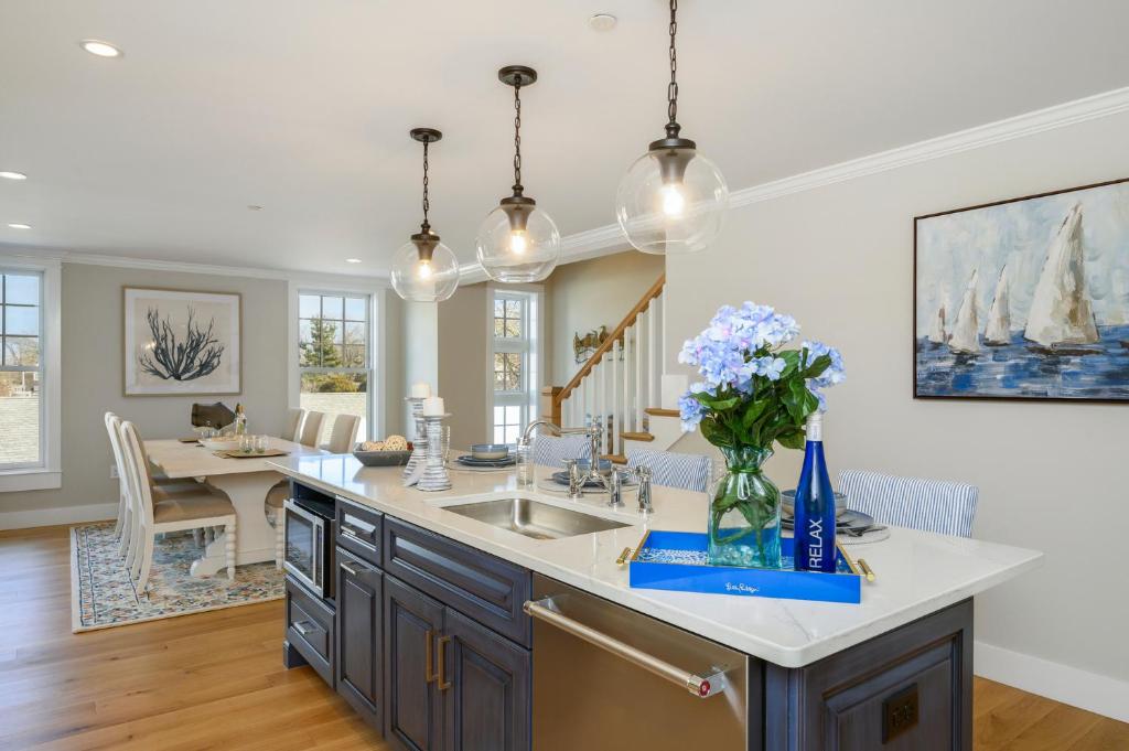 557 Route 28, Unit 201, Harwich Port Cape Cod - - TJs Tide photo 4