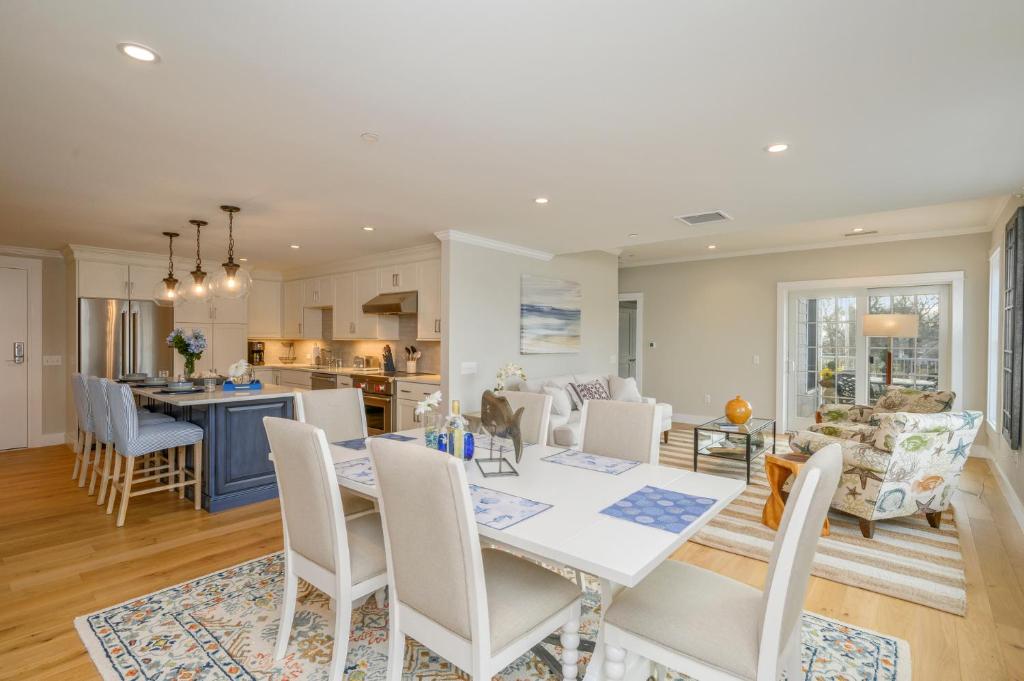 557 Route 28, Unit 204, Harwich Port Cape Cod - - Beach Therapy photo 4