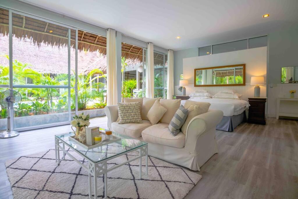 Koh Phangan luxurious pool and garden villa photo 3