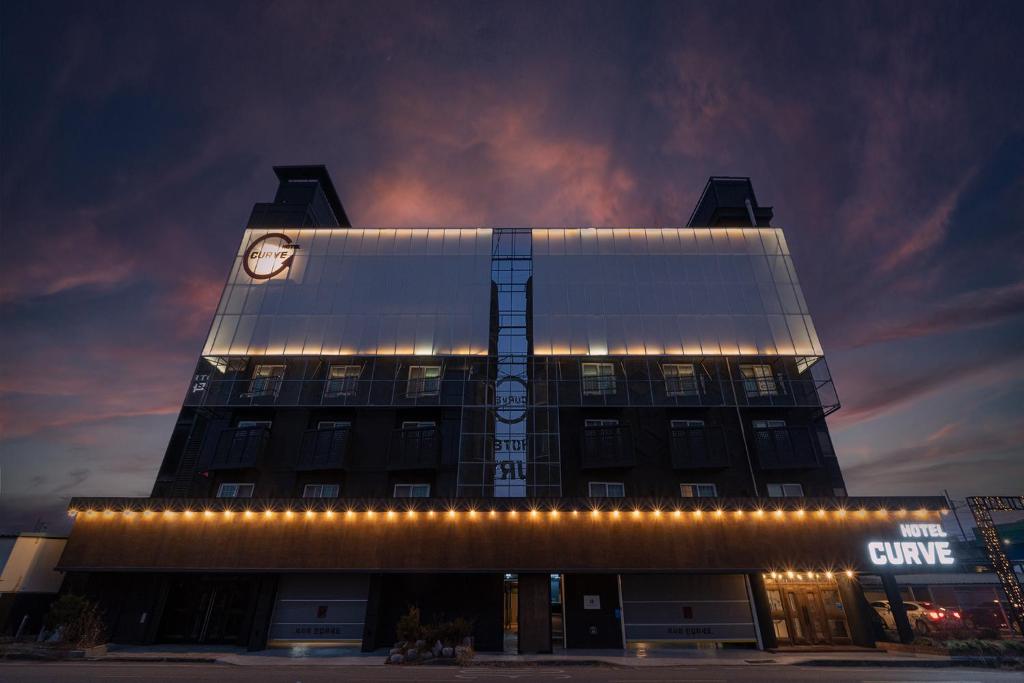 BYTHS CURVE HOTEL JEONGBUK IKUSAN photo 3