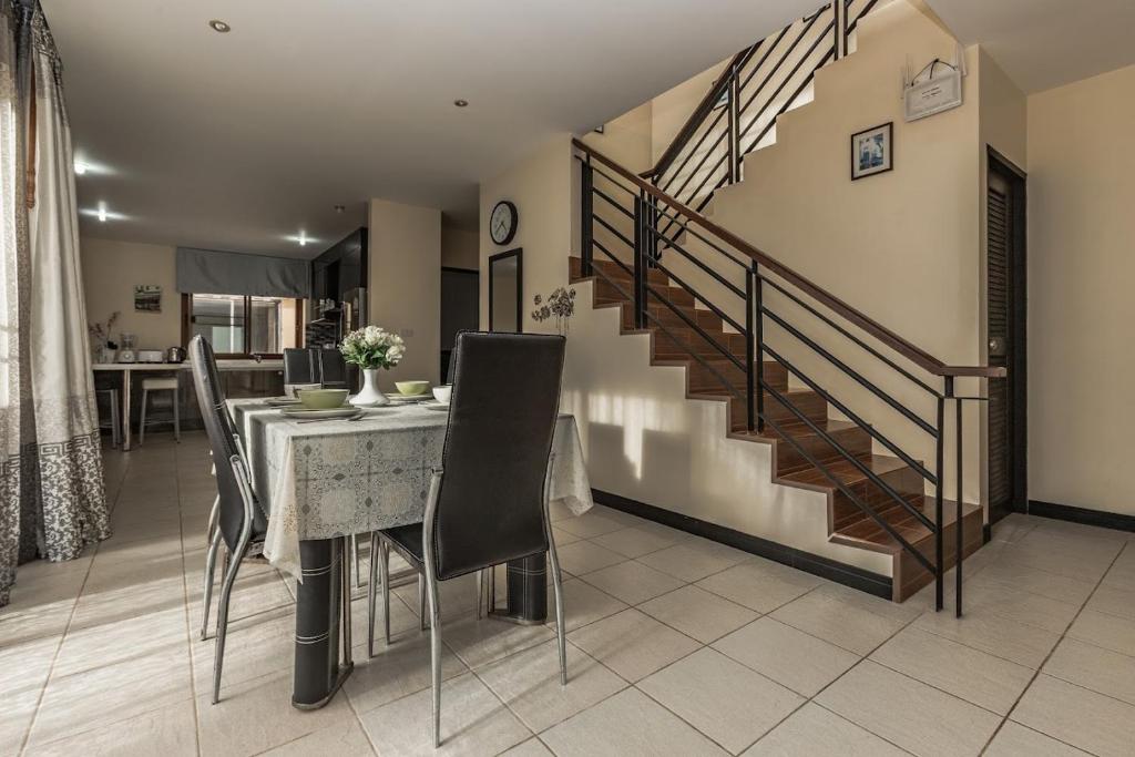 East Villa 2, бассейн, 3 спальни by IBG Property photo 2