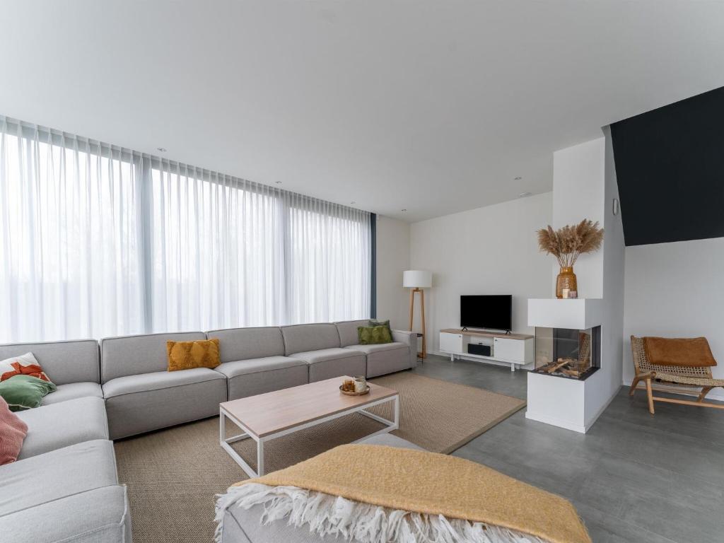 Luxury villa with boathouse on the Veerse Meer photo 2