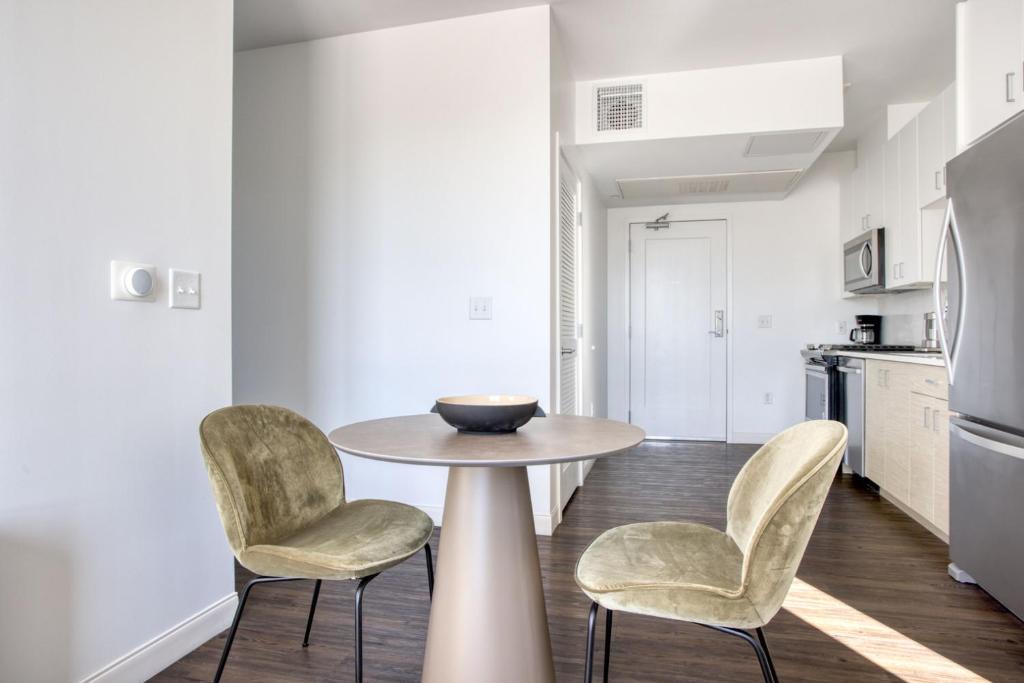 Newton 2br w wd gym nr Newtonville T BOS-805 photo 4