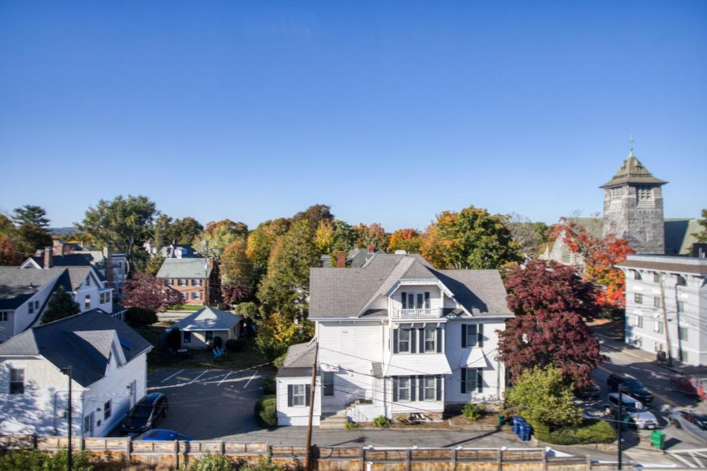 Newton 2br w wd gym nr Newtonville T BOS-805 photo 3