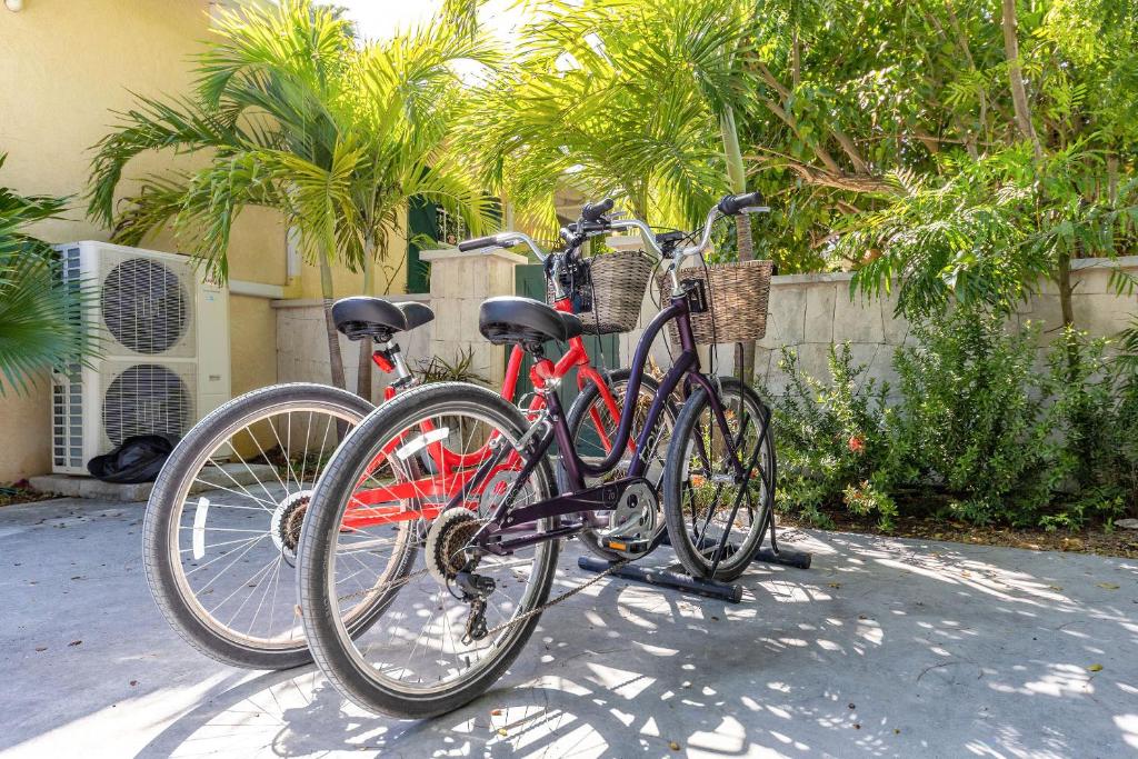 Dreamy Cottage in Grace Bay with BBQ and Bikes Included photo 2
