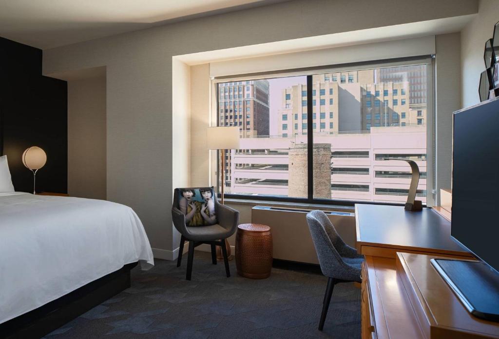 Renaissance Des Moines Savery Hotel photo 1