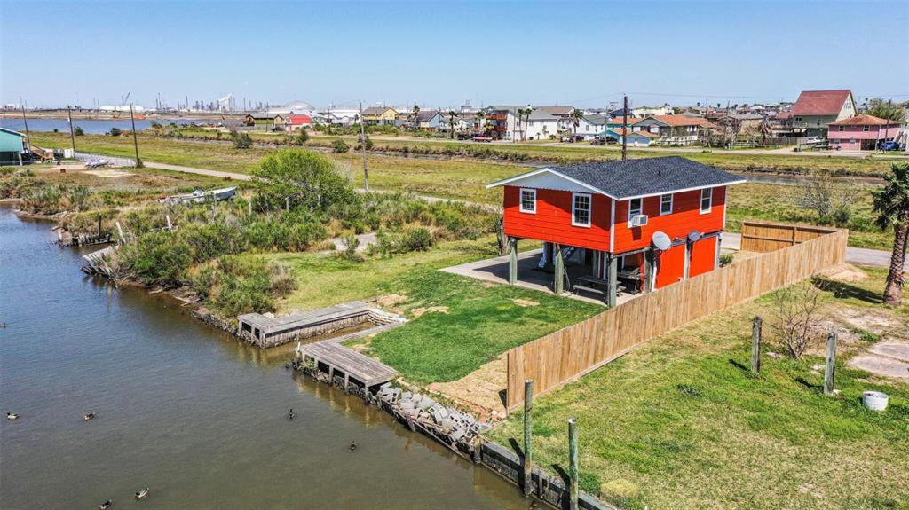 Cozy Waterfront Oasis image