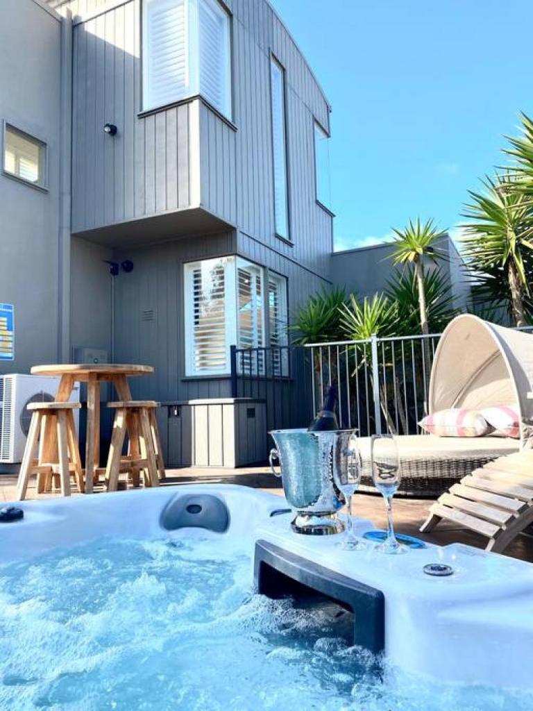 6BPs Sorrento Luxury spacious private beach escape photo 4