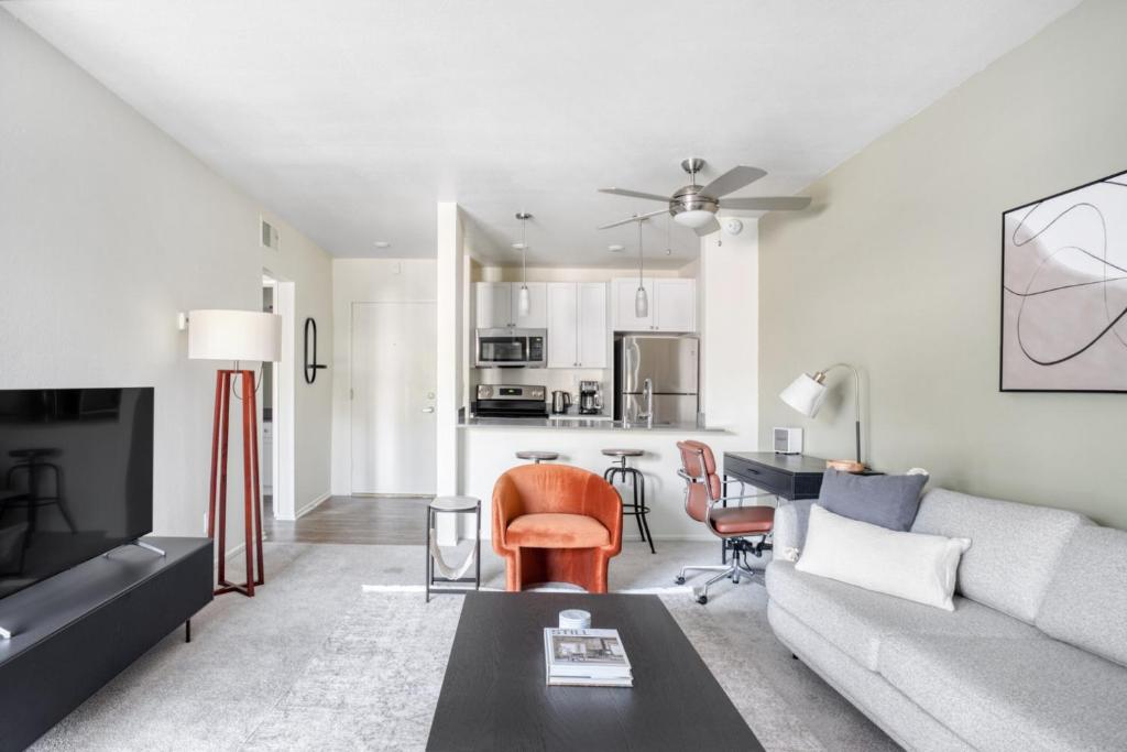 Pasadena 1BR w Gym Pool nr Colorado Ave LAX-862 photo 1
