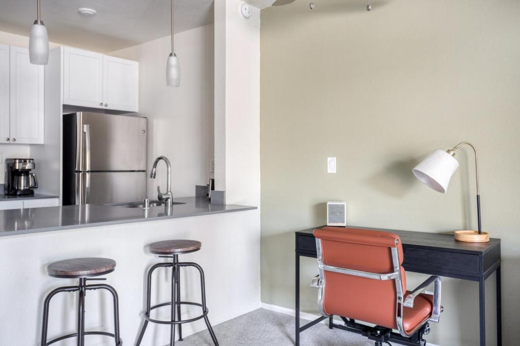 Pasadena 1BR w Gym Pool nr Colorado Ave LAX-862 photo 2