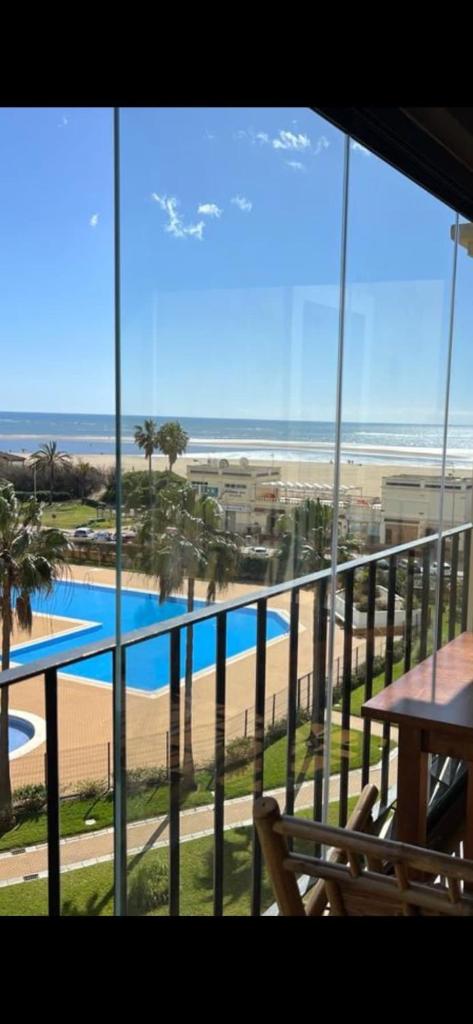 IMPRESIONANTES VISTAS AL MAR, primera línea de playa, 2 dormitorios