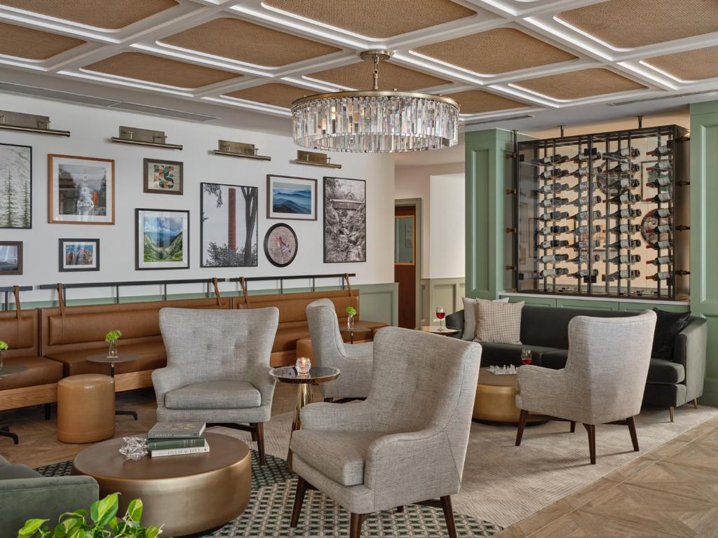 Six South St Hotel image
