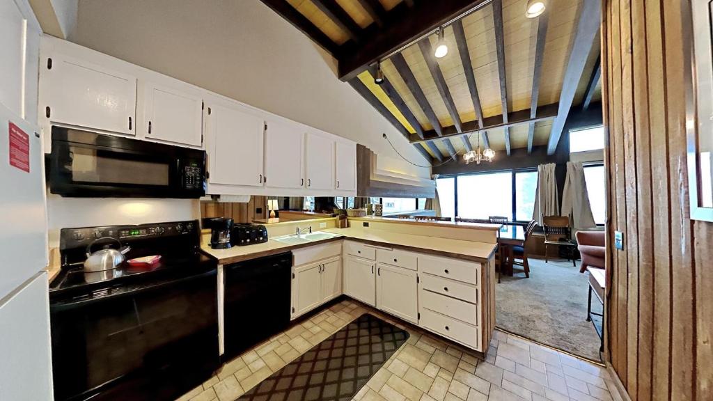 Slopeside Four Bedroom Homes at 1849 Condos - Free Wifi & Parking! photo 1