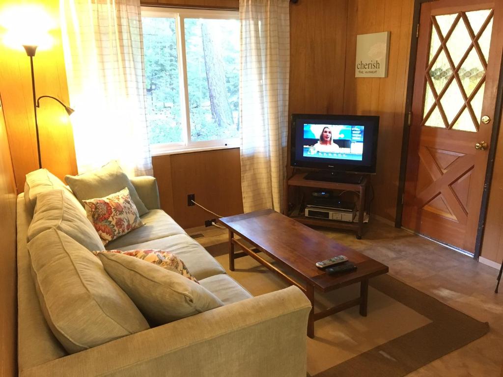 Classic Carnelian Bay Log Cabin photo 3