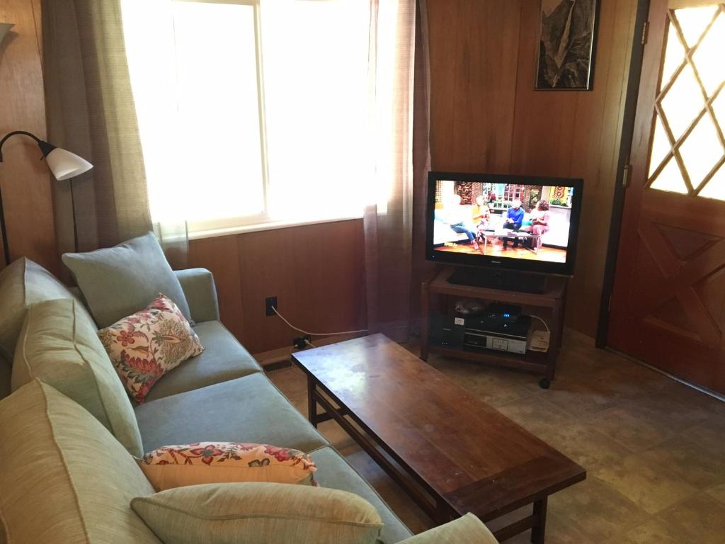 Classic Carnelian Bay Log Cabin photo 4