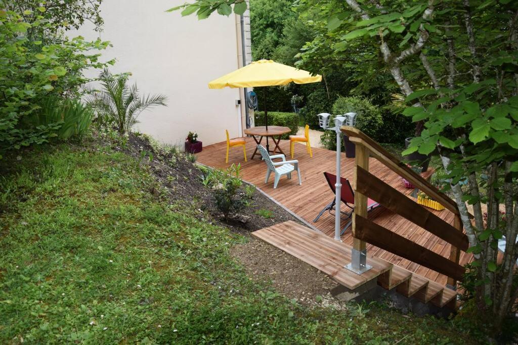 gîte récent entre champs et forêt