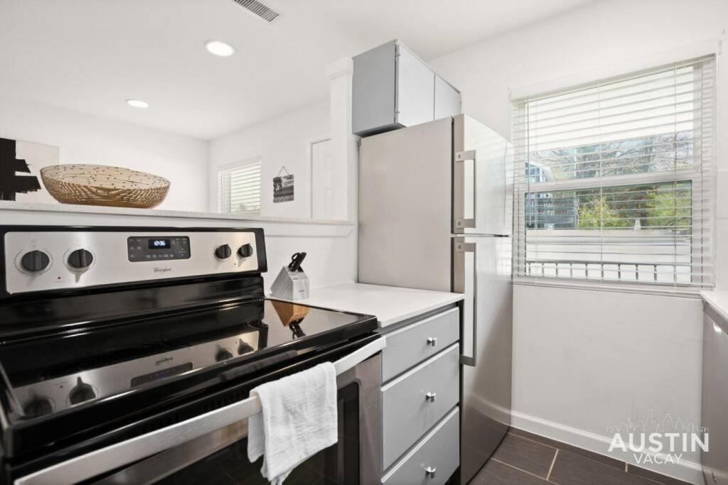 Great Clarksville Condo Near W 6th plus Free Parking photo 2