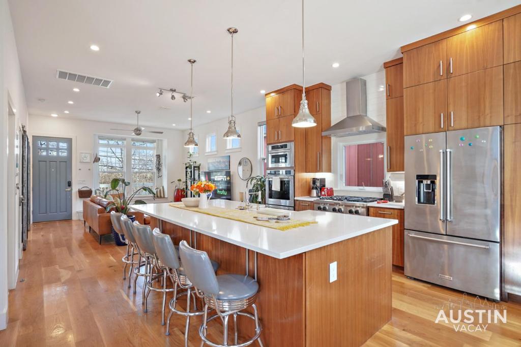 Impressive East Austin Gem Home That Has it All photo 2
