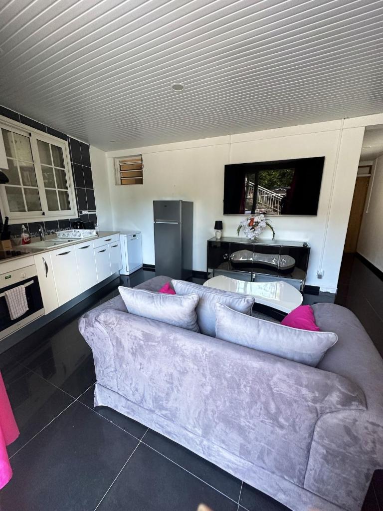 Appartement d'une chambre avec piscine partagee terrasse amenagee et wifi a Sainte Rose photo 1
