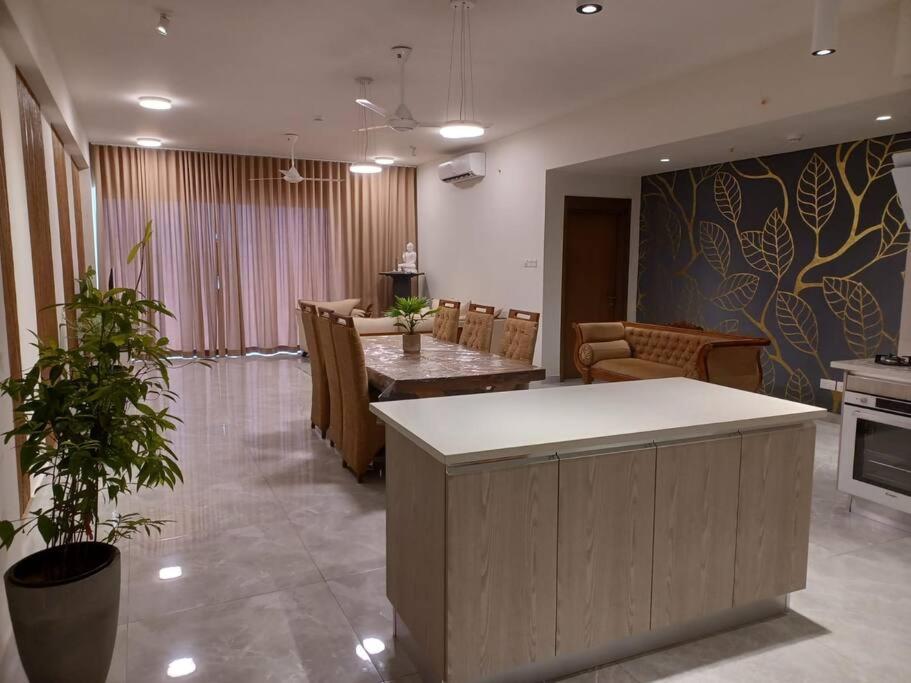 Luxury 3 Bedrooms Apartment in Colombo photo 2