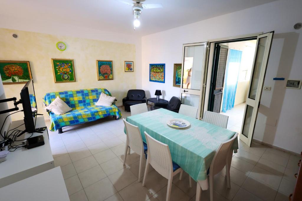 2 bedrooms appartement at Torre Pali 400 m away from the beach with furnished terrace photo 3