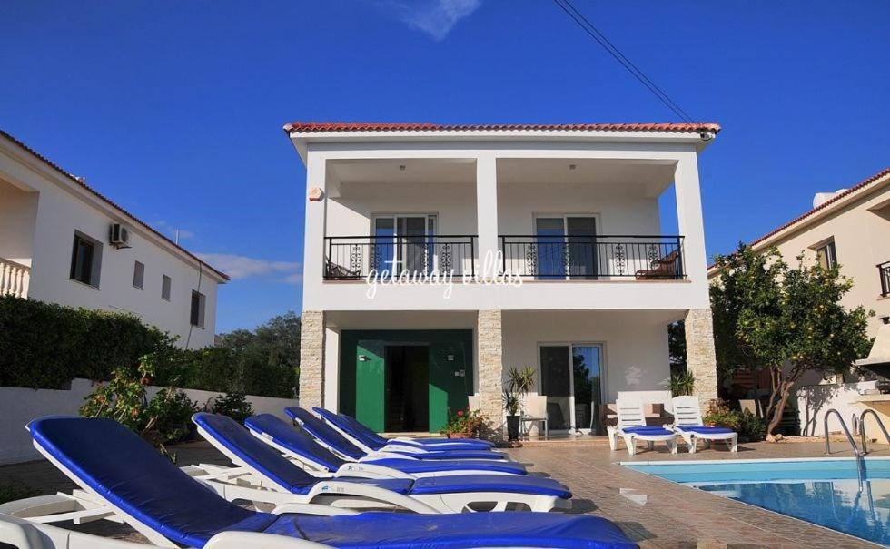 LULA VILLA photo 2