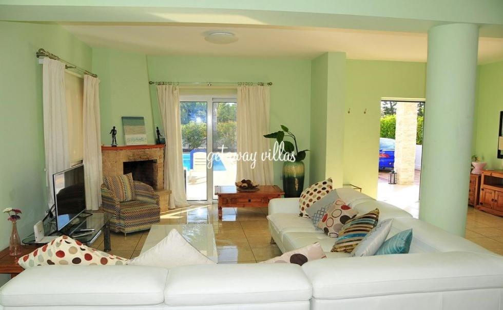 LULA VILLA photo 3