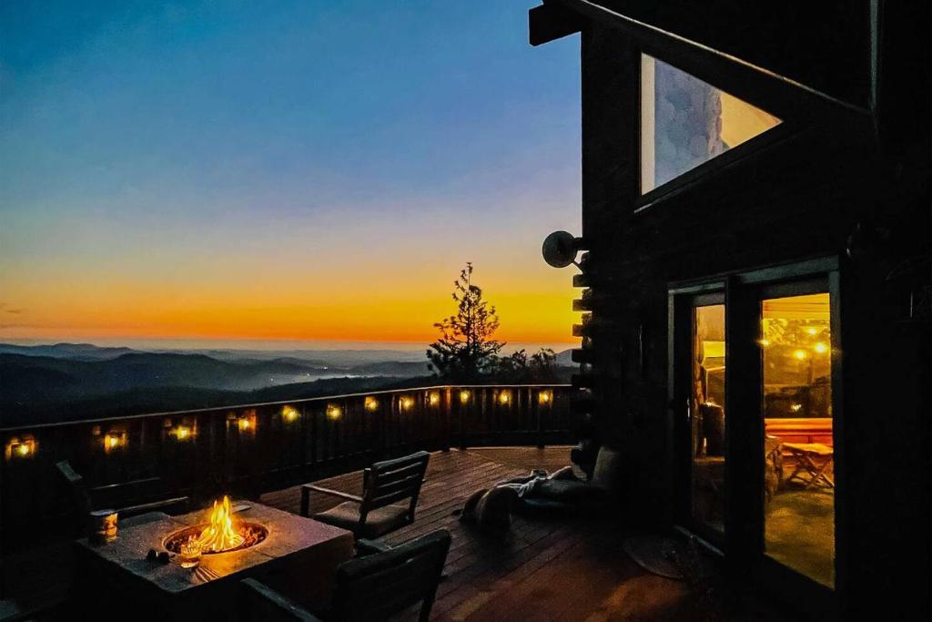Mountain Bliss Chalet with Great Views! photo 2