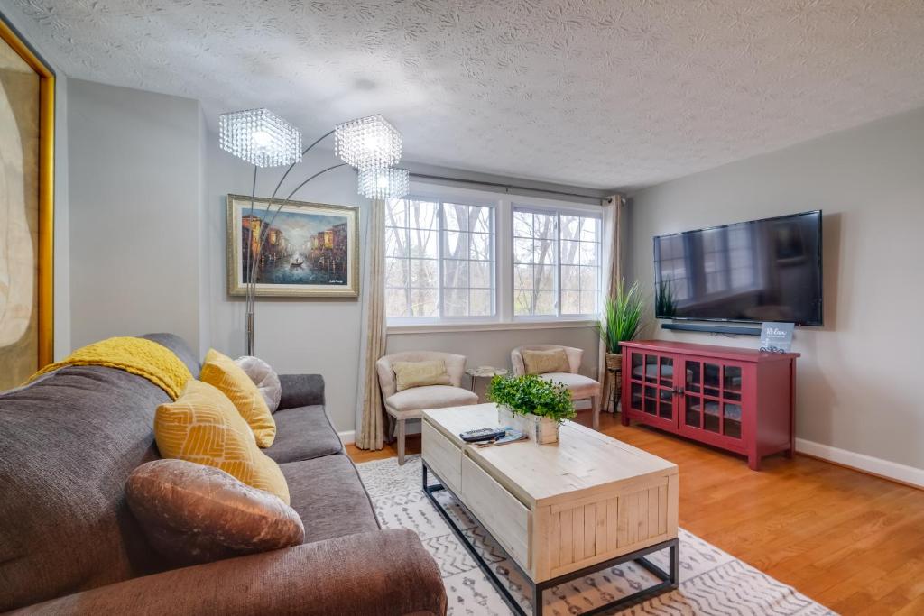 Quaint Arlington Vacation Rental with Patio! photo 3