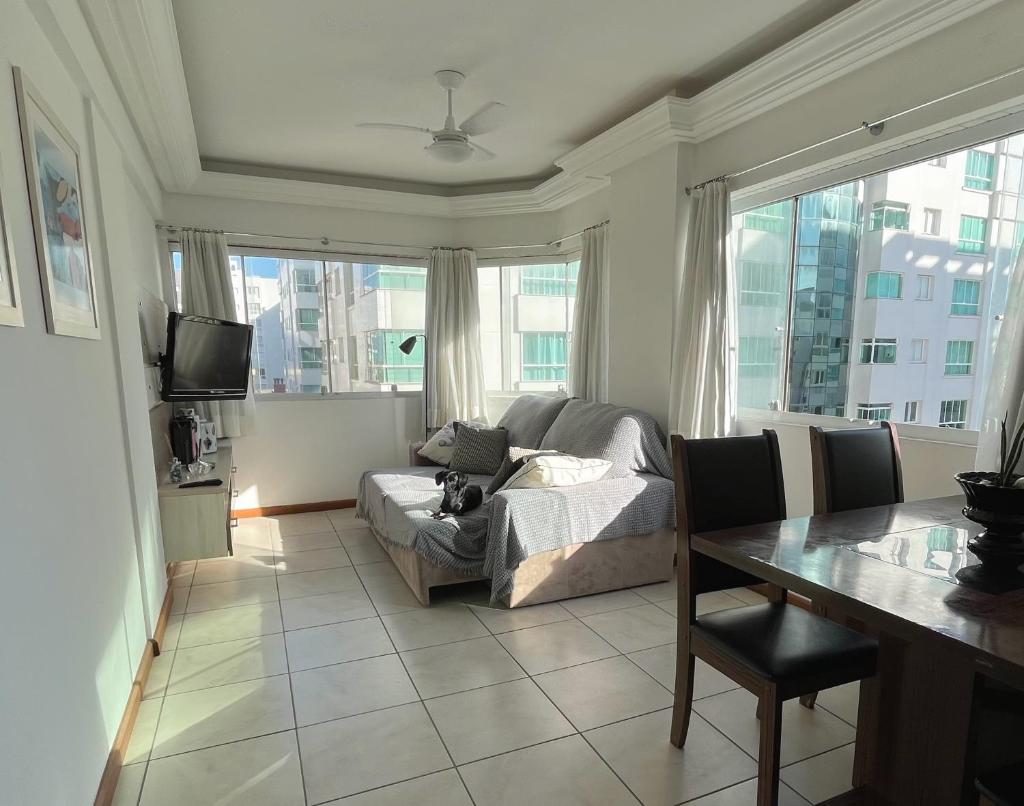 Apartamento 2 quartos completo 200 m da praia