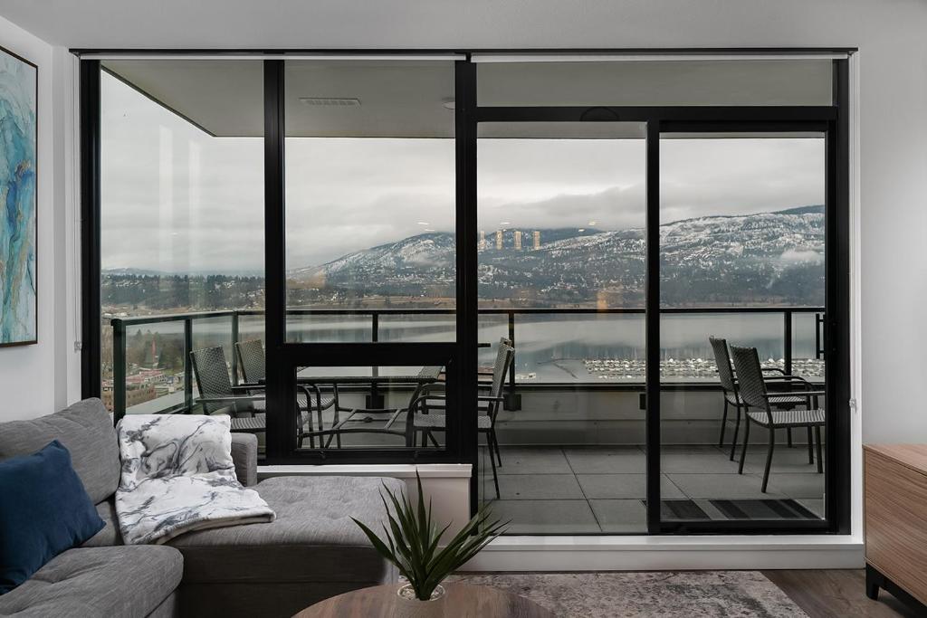 WOW Penthouse 22nd Floor Downtown Lakeview photo 4