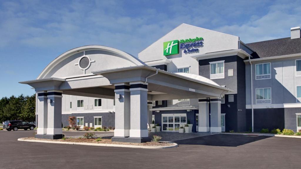 Holiday Inn Express Hotel & Suites NORTH FREMONT, an IHG Hotel image