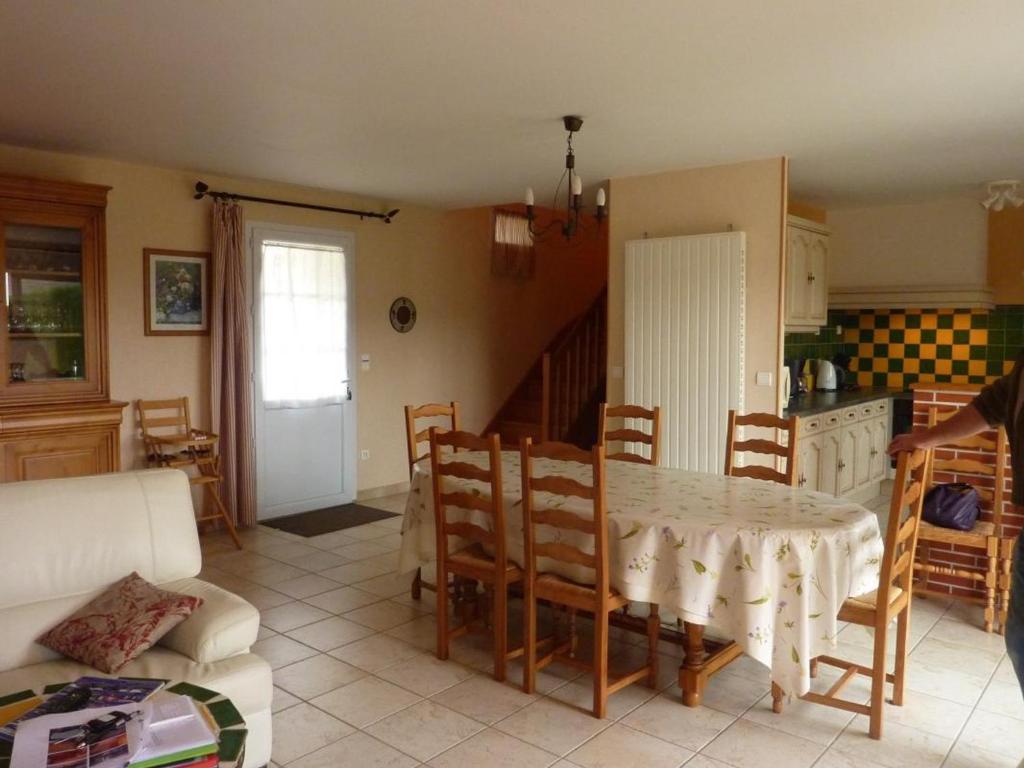 Gîte La Chapelle-Saint-Martin-en-Plaine, 4 pièces, 7 personnes - FR-1-491-55 photo 4