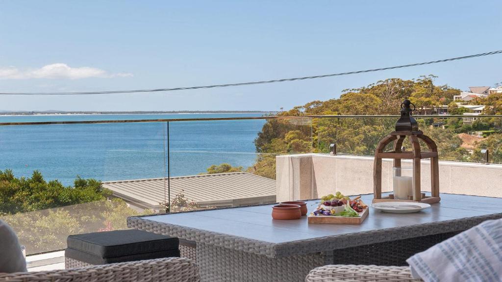 Dutchie's Sand & Sea Beach House - easy walk to the beach photo 2