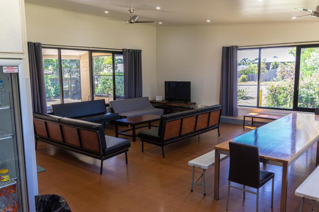 Bellarine Lodge Sleeps 30 photo 3