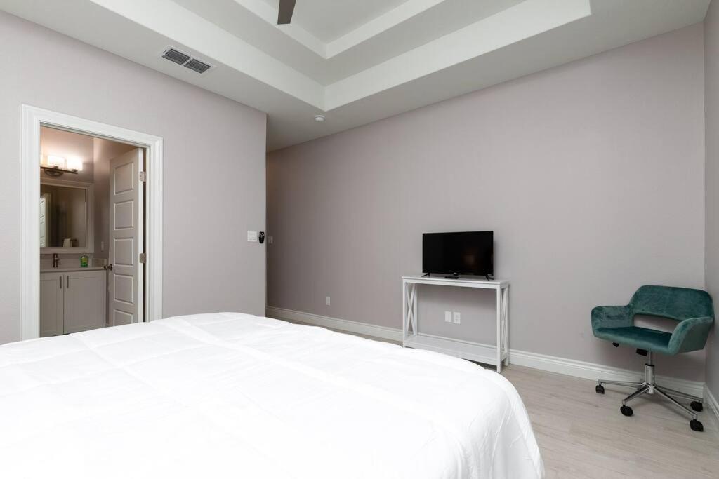 Spacious 4Bedroom Brand New Home photo 2