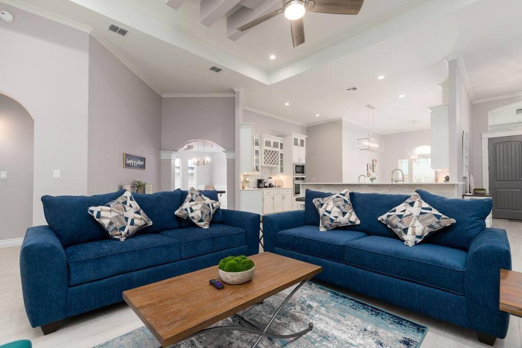 Spacious 4Bedroom Brand New Home photo 4