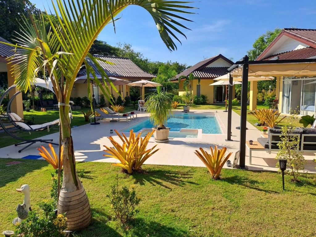 Pool Villa, Resort, Mae Ramphueng Beach, Ban Phe, Rayong, Residence M Thailand photo 2