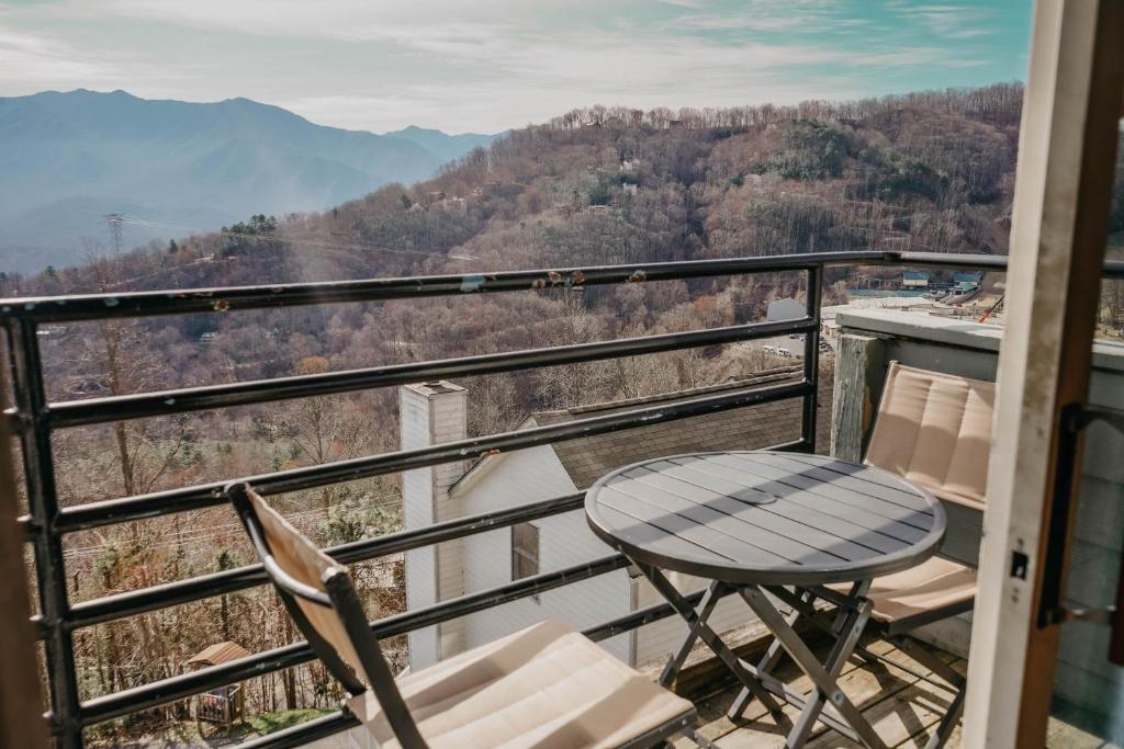 Smoky Mountains 2BR Stunning Condo photo 1