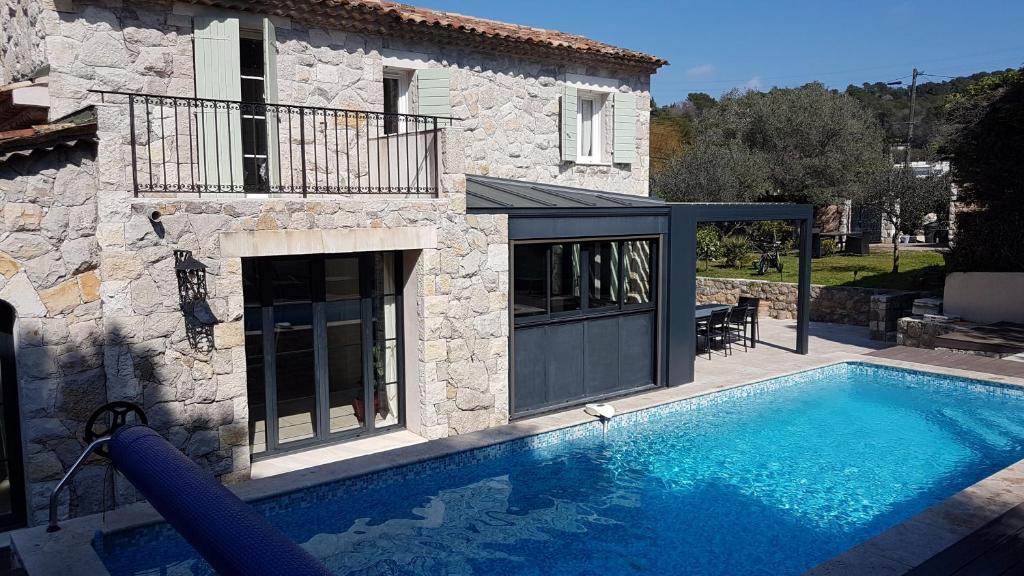 Mougins limite Cannes Magnifique Mas vue sur le village historique de Mougins