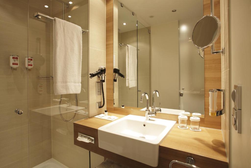 H4 Hotel Berlin Alexanderplatz photo 3