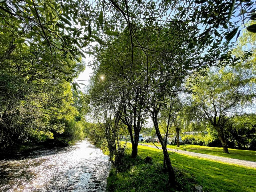 Roulotte - Camping l'Eau Vive photo 4