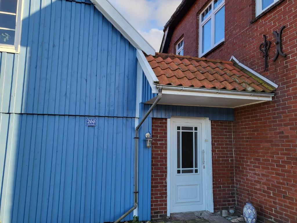 Urlaub im blauen Haus photo 2