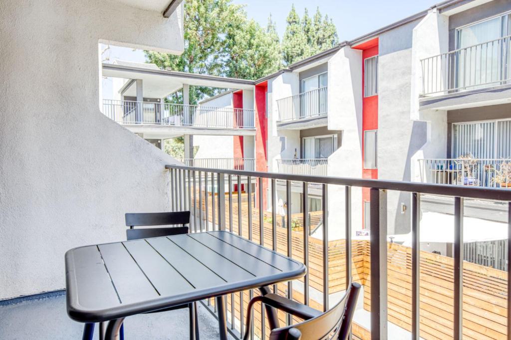Glendale 1BR w Gym Pool Lounge very walkable LAX-502 photo 4