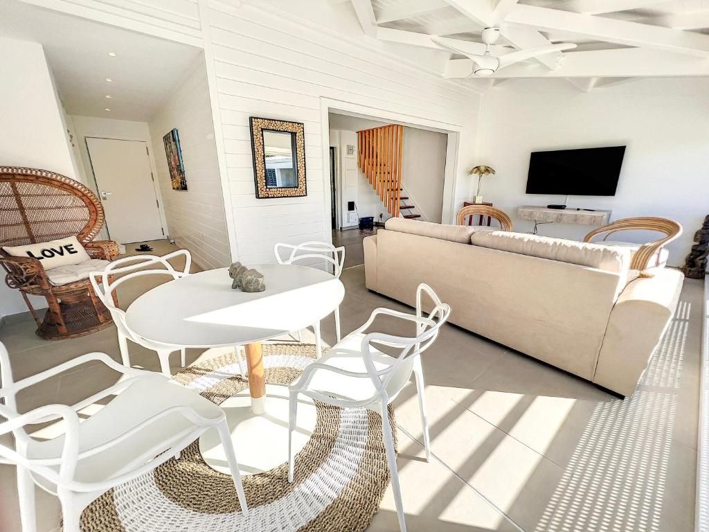 Acacia Tropical, luxurious Duplex, walkable beach photo 3