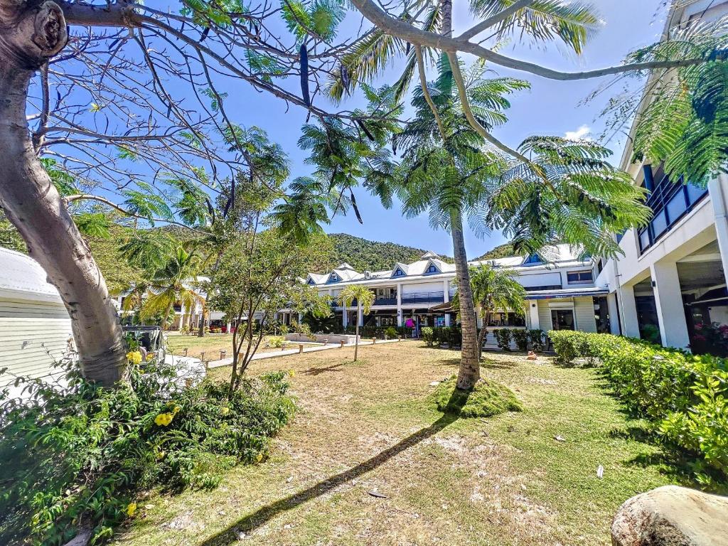 Acacia Tropical, luxurious Duplex, walkable beach photo 4