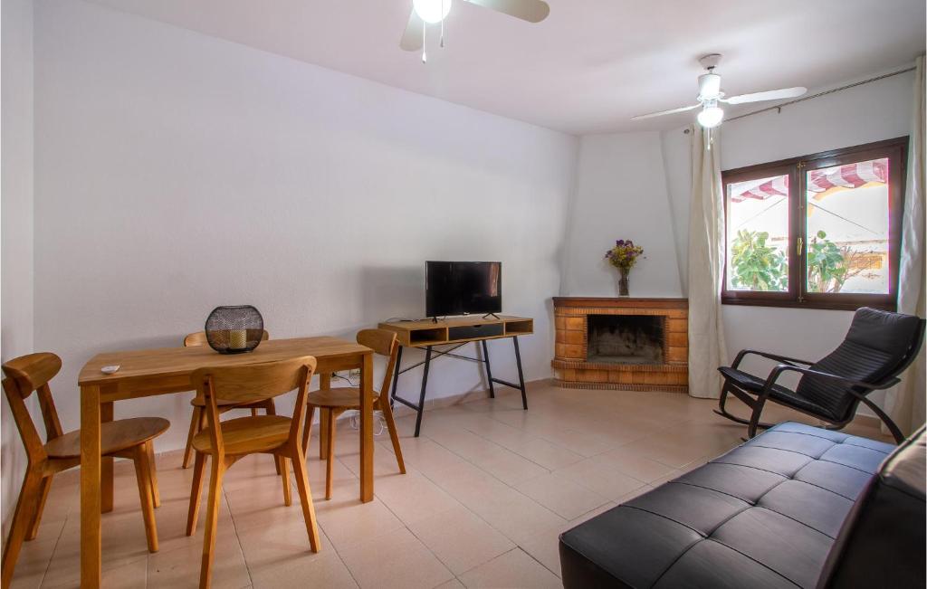 Beautiful Home In Santa Pola With Wifi And 4 Bedrooms photo 3