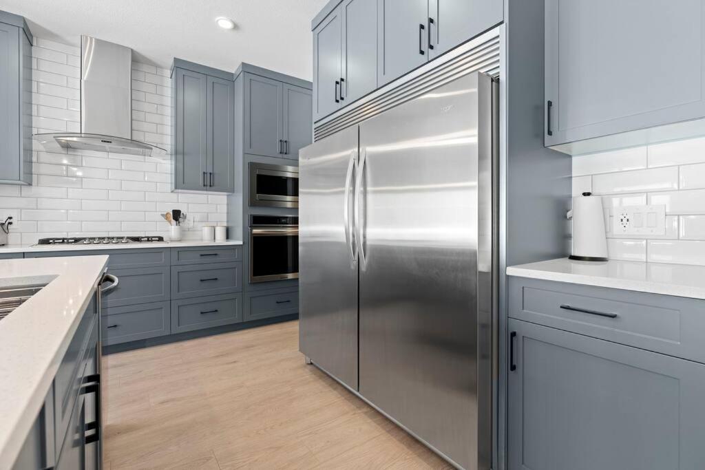 Family Home Retreat - 9 mins to WEM - Vintage Arcade-Ping Pong -Air Conditioning photo 2